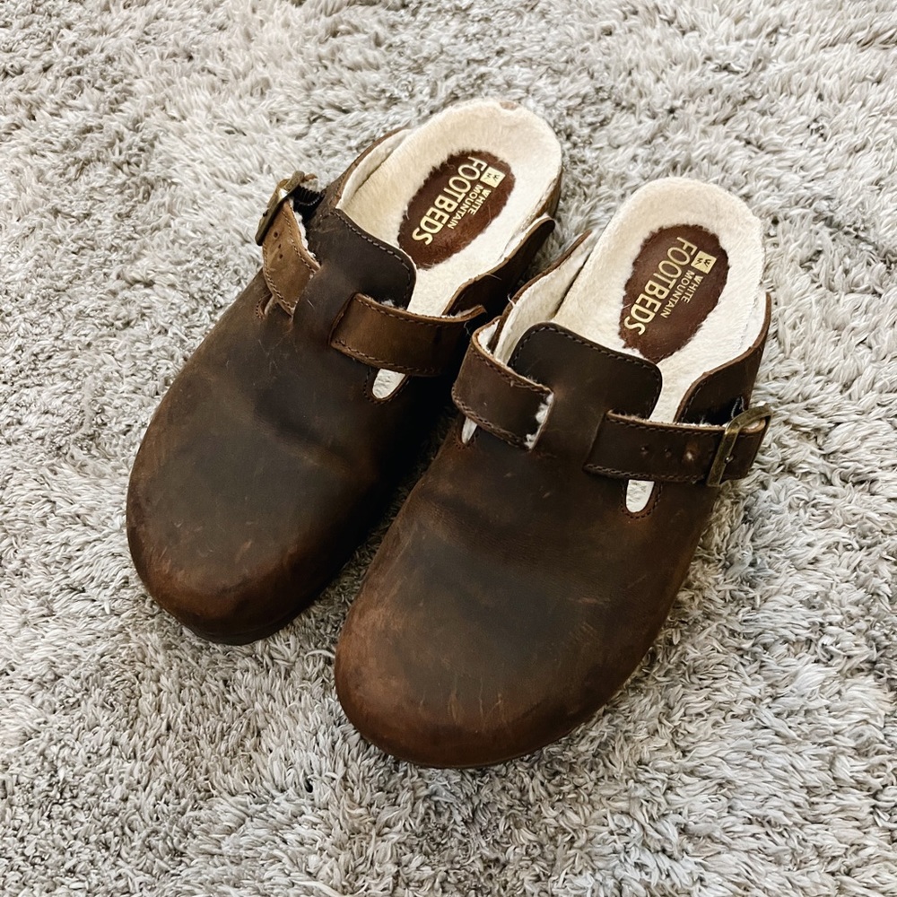 White Mountain footbed clogs